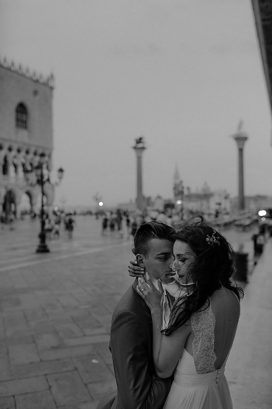 Fotografie blog trash the dress o plimbare in Venetia
